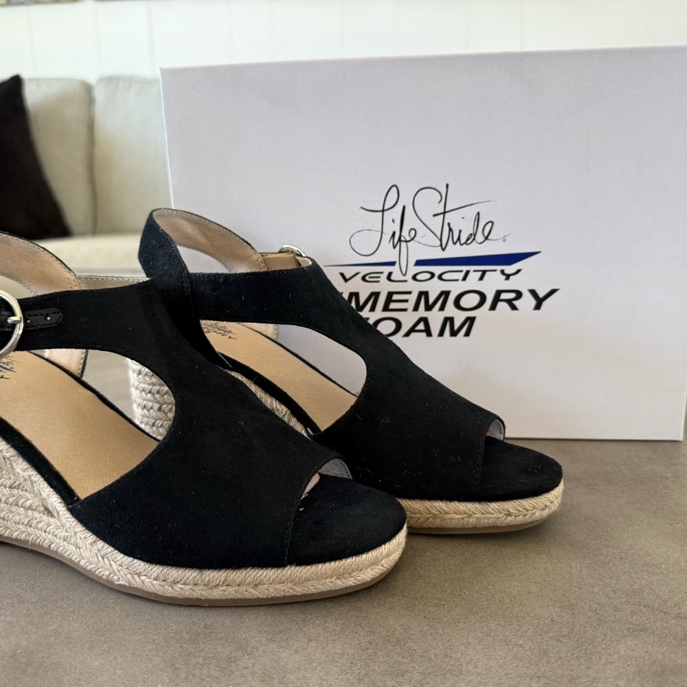 NWT/NIB Life Stride Black Women's Wedge Sandals size 8.5M.